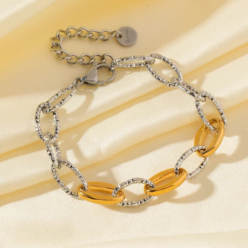 Řetízkové náramky a bangles ve zlaté a stříbrné barvě