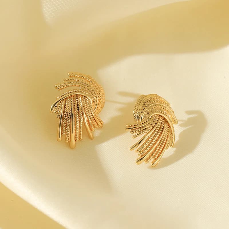 Kreativní náušnice typu stud s 18K pozlacením
