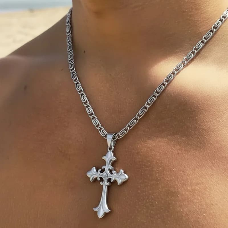Náhrdelník s kovovým přívěskem kříže
