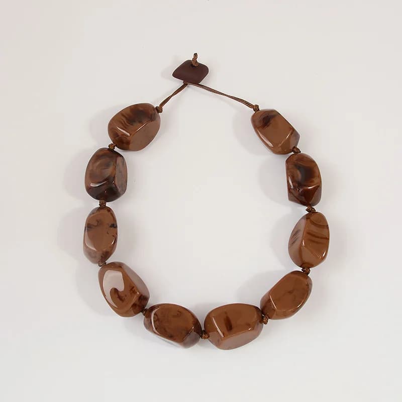 Hnědý pryskyřicový bohémský choker náhrdelník
