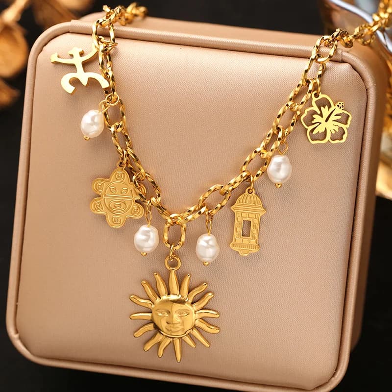 Náhrdelník s přívěskem a více amulety, 18K Gold PVD
