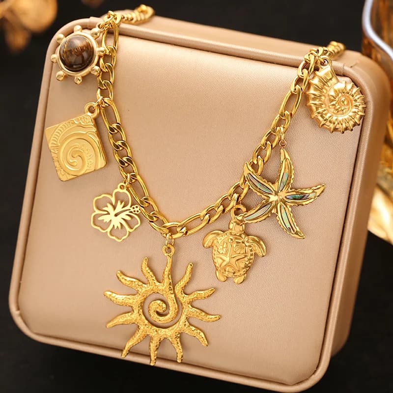 Náhrdelník s přívěskem a více amulety, 18K Gold PVD