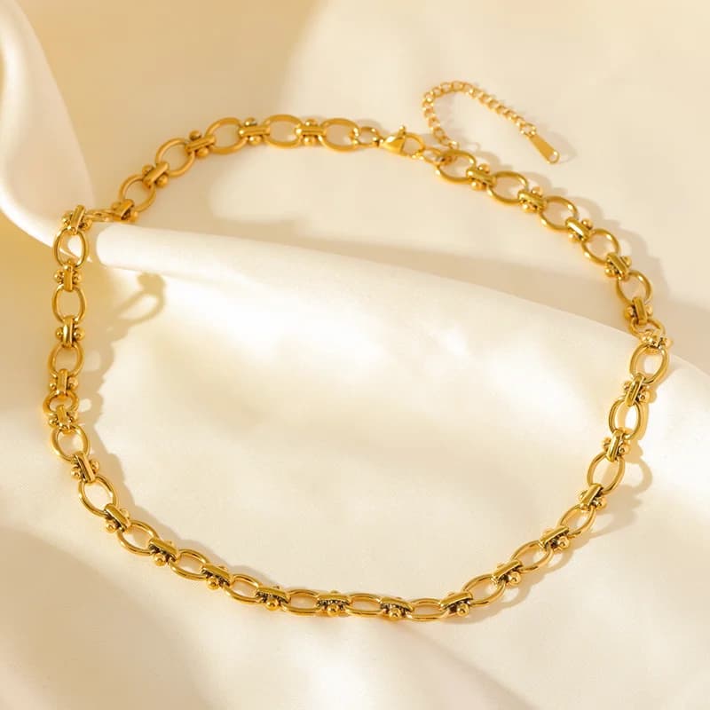 Řetízkový choker náhrdelník s perlami, stříbrná barva