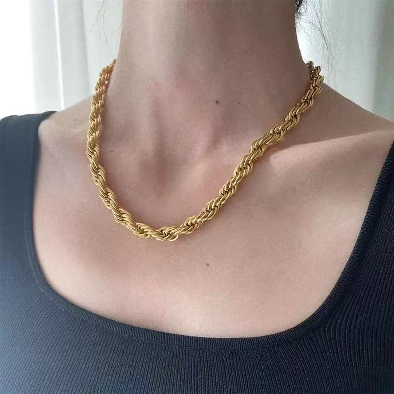 Výrazný náhrdelník s twist řetízkem, pozlacený