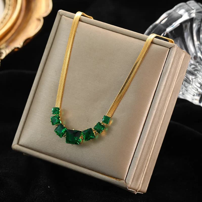Choker náhrdelník se zelenými zirkony z nerezové oceli 316L