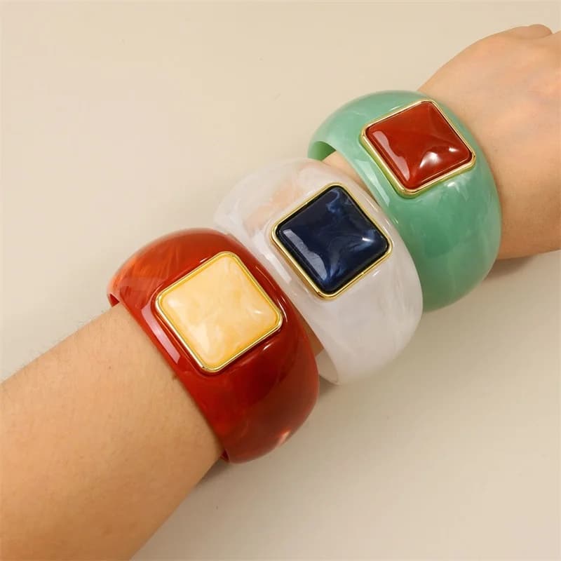 Čtvercový náramek bangle z akrylové pryskyřice s geometrickým vzorem pro ženy
