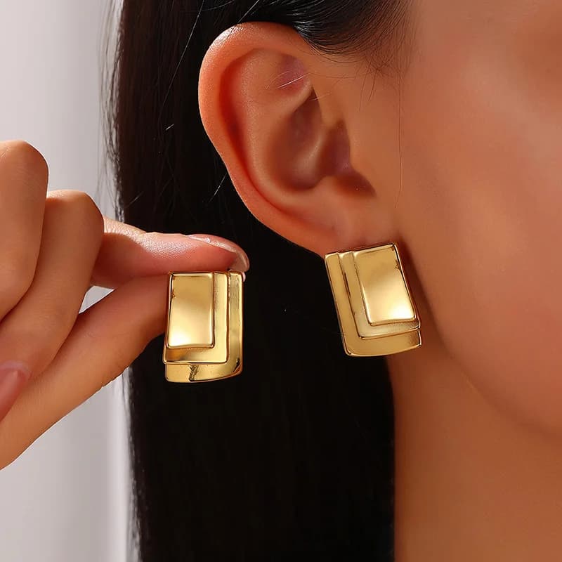 Kreativní náušnice typu stud s 18K pozlacením