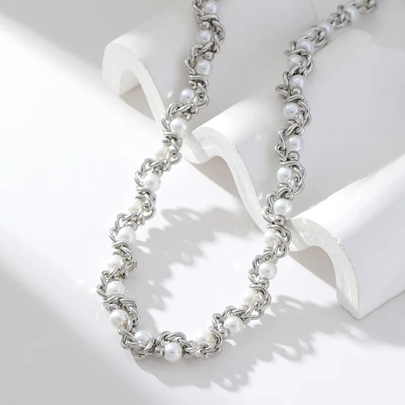 Řetízkový choker náhrdelník s perlami, stříbrná barva