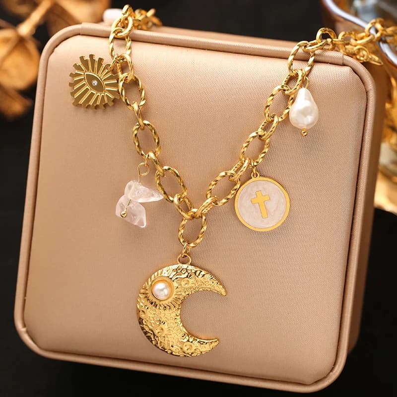 Náhrdelník s přívěskem a více amulety, 18K Gold PVD